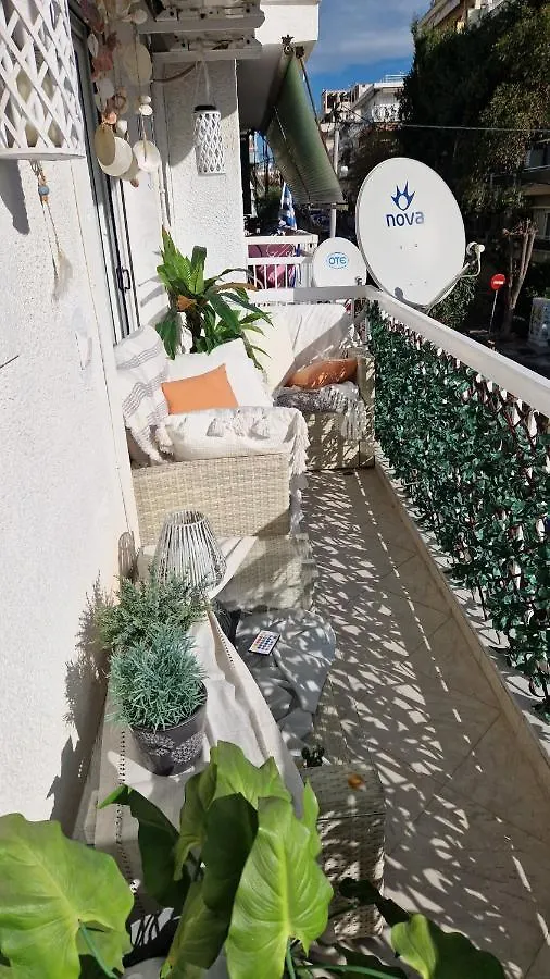Sea View Across The Golden Bay Beach, Cosy Sunny, Spacious Apartment In Aretsou Kalamaria Saloniki
