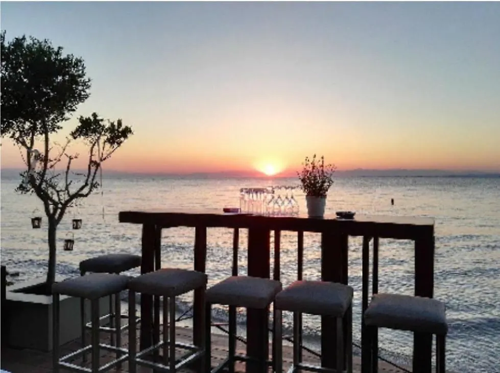 Sea View Across The Golden Bay Beach, Cosy Sunny, Spacious Apartment In Aretsou Kalamaria Saloniki