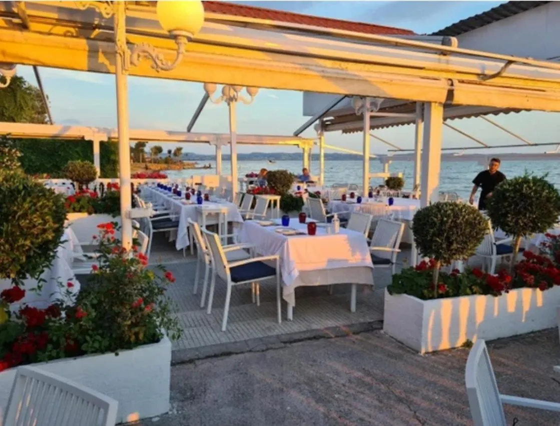 Sea View Across The Golden Bay Beach, Cosy Sunny, Spacious Apartment In Aretsou Kalamaria Saloniki