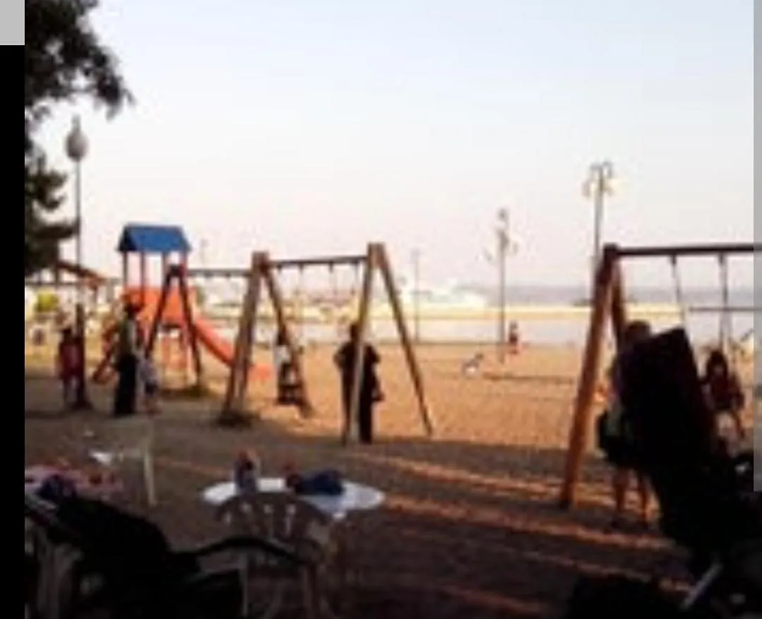 Sea View Across The Golden Bay Beach, Cosy Sunny, Spacious Apartment In Aretsou Kalamaria Saloniki